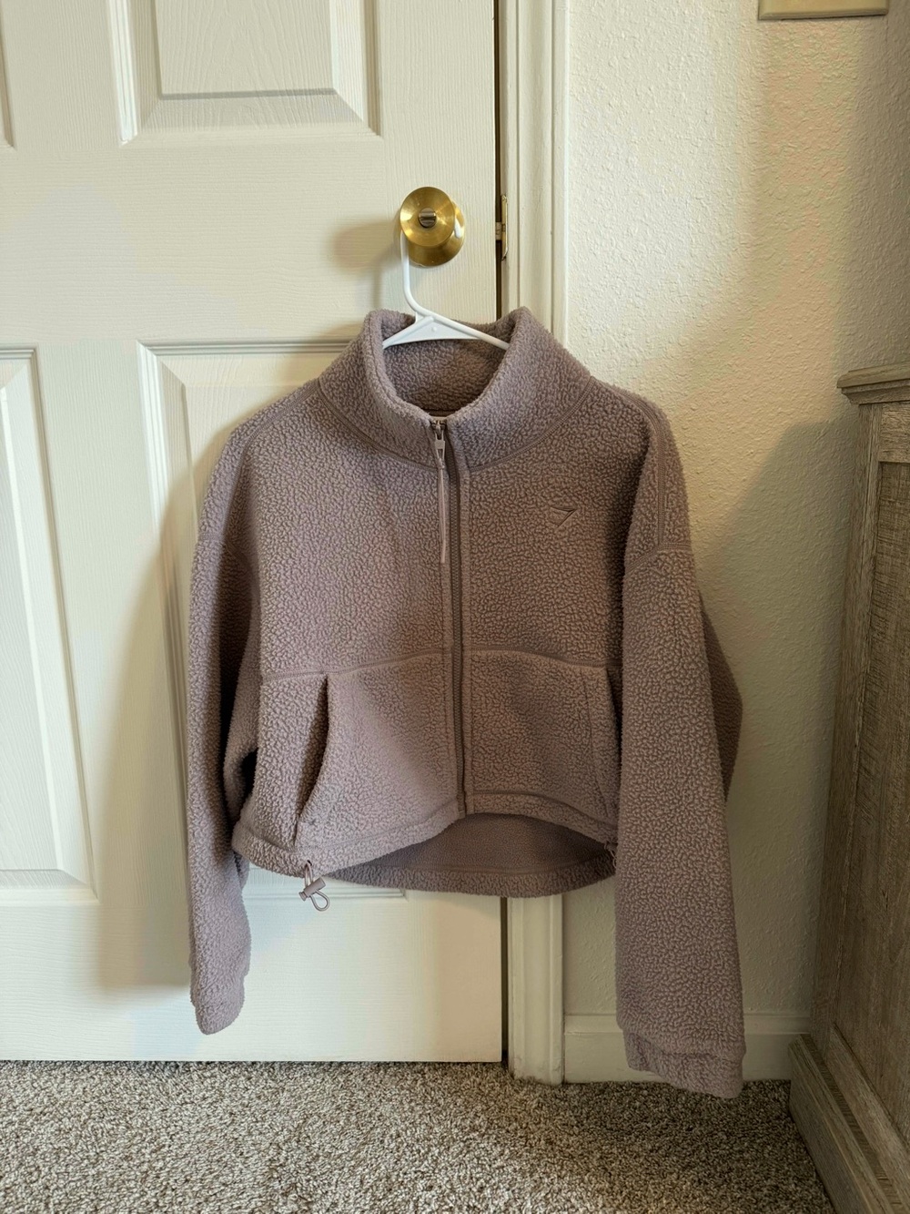 Gymshark Cropped Sherpa Jacket in Mauve Taupe